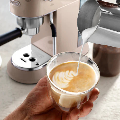 Cafetera Dedica Arte EC885 Delonghi
