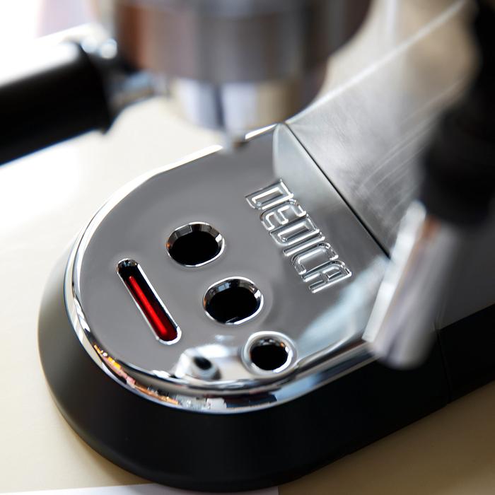 Cafetera Espresso Dedica Style EC685 Delonghi