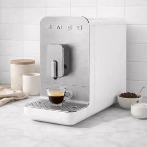 Cafetera Espresso Superautomática 1,4 L BCC13WHMEU Smeg
