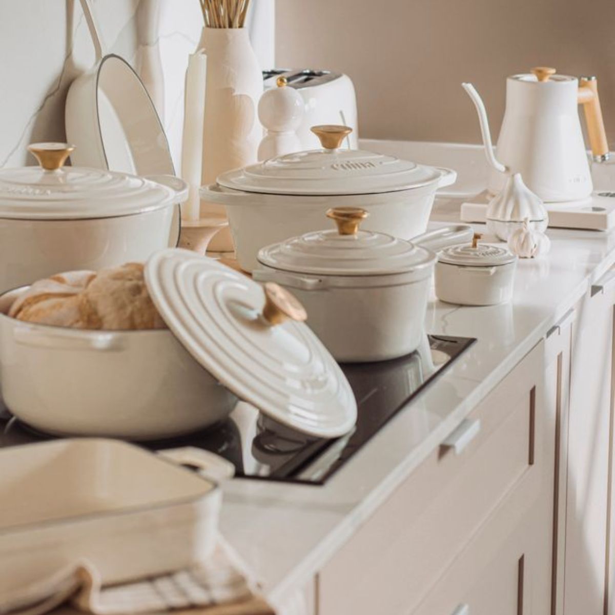 Set de Olla Oval 28 cm + Olla Para Salsas + Olla Redonda 26 cm Cuina